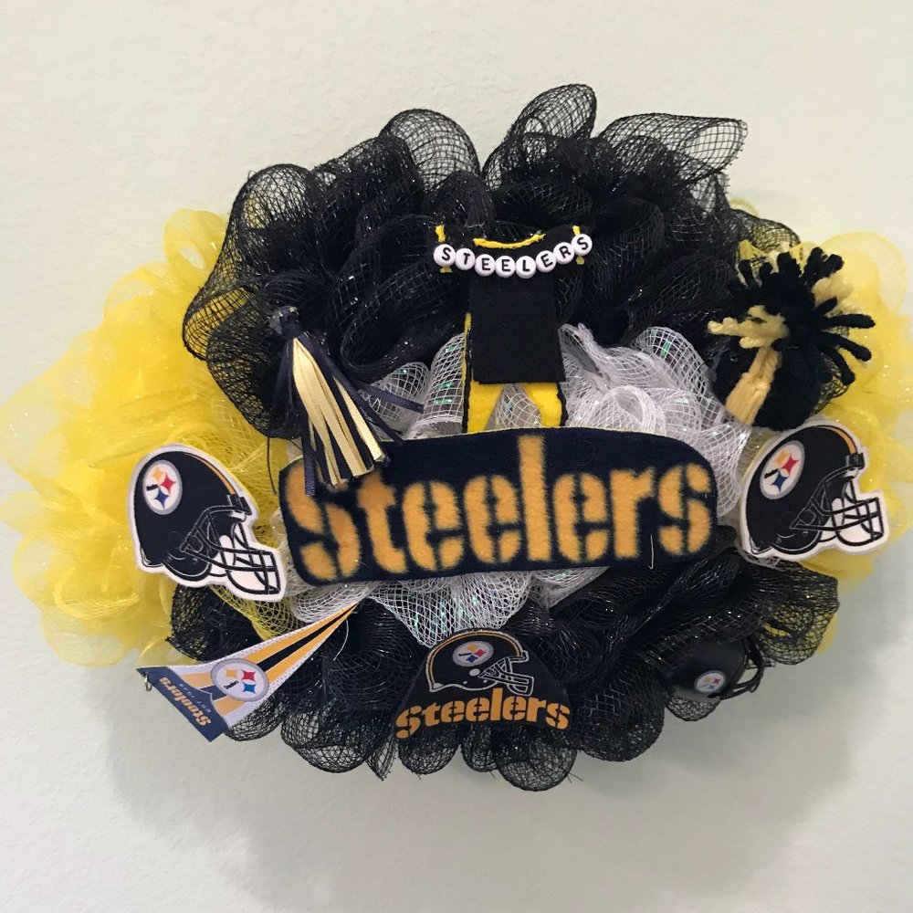 PITTSBURG STEELERS FOOTBALL WALL HANGING